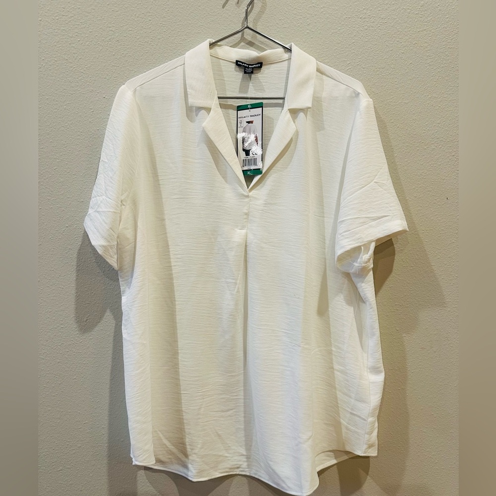 Woman's White Short Sleeve Blouse